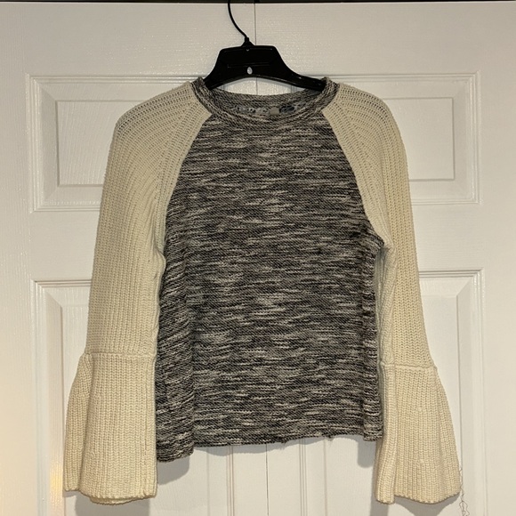 DOLAN Bell Sleeves Sweater - Picture 2 of 9